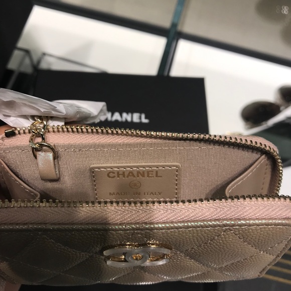 ⛔️SOLD⛔️ Chanel 🦄 19S Pearly Beige O Key - Picture 6 of 8